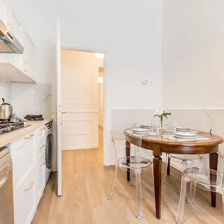 Elegant 3-bedroom Near The Metro Apartament *