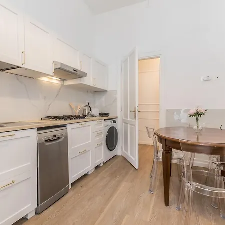 Apartament Elegant 3-bedroom Near The Metro Rzym