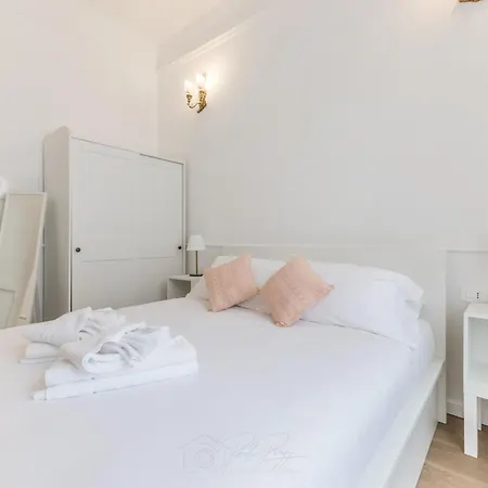 Elegant 3-bedroom Near The Metro Apartament *