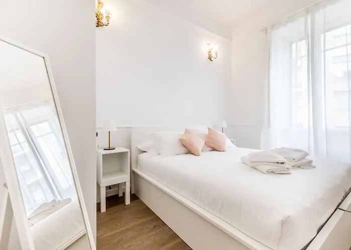 Elegant 3-bedroom Near The Metro 아파트