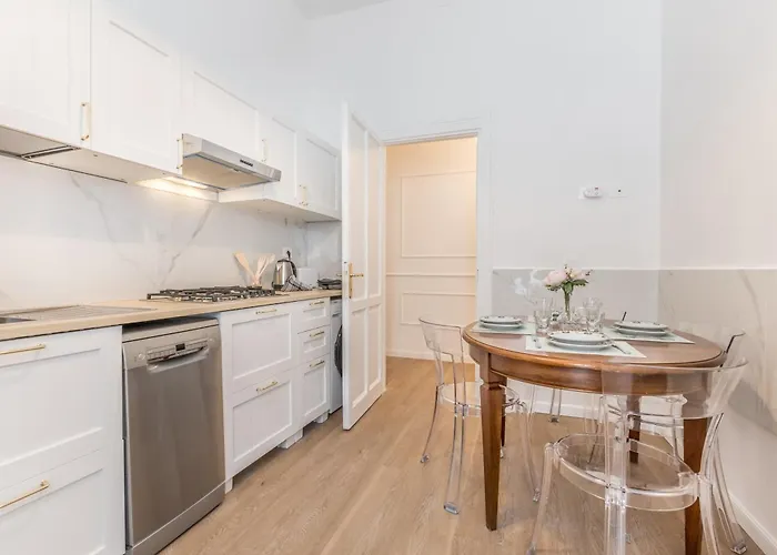 Elegant 3-bedroom Near The Metro 아파트