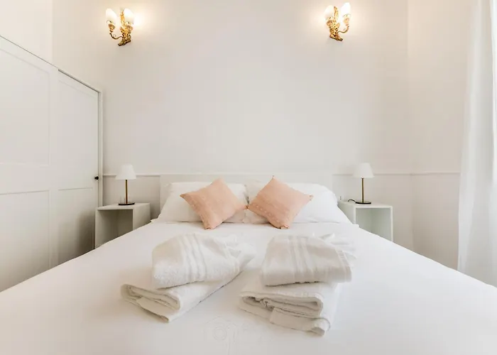 Elegant 3-bedroom Near The Metro 아파트 로마