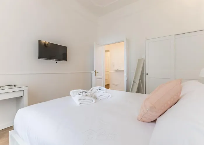 Elegant 3-bedroom Near The Metro 로마