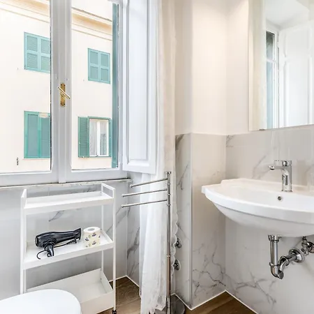 Daire Elegant 3-bedroom Near The Metro