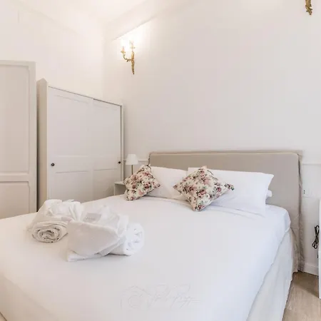 Daire Elegant 3-bedroom Near The Metro *