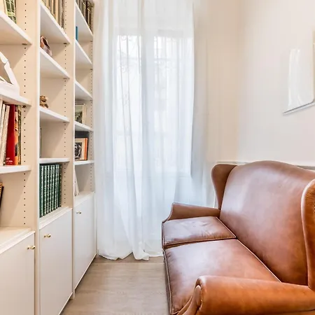 Elegant 3-bedroom Near The Metro Daire Roma